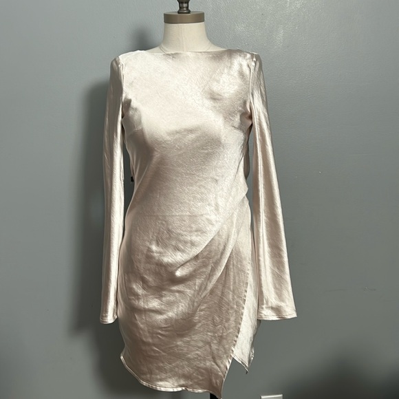 Saints + Secrets Champagne Open Back Ivory Long Sleeve Mini Dress size XS - Picture 3 of 16